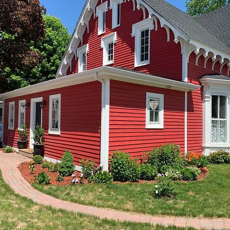 The Red House Fredericton Bed & Breakfast Ngoại thất bức ảnh
