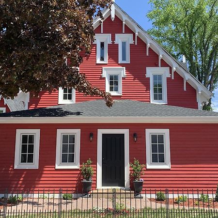 The Red House Fredericton Bed & Breakfast Ngoại thất bức ảnh