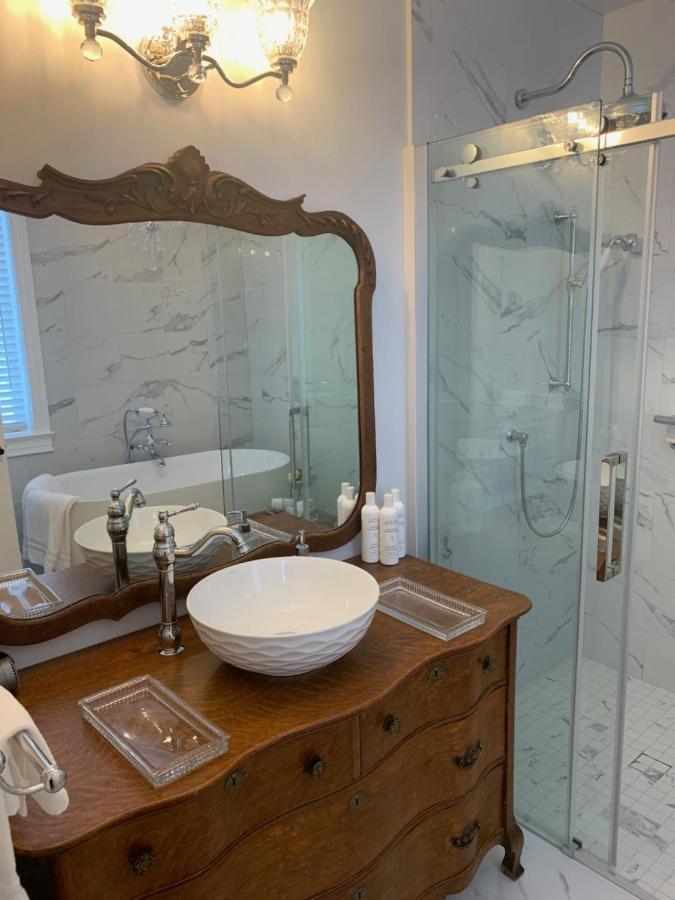 The Red House Fredericton Bed & Breakfast Ngoại thất bức ảnh