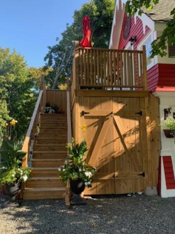 The Red House Fredericton Bed & Breakfast Ngoại thất bức ảnh