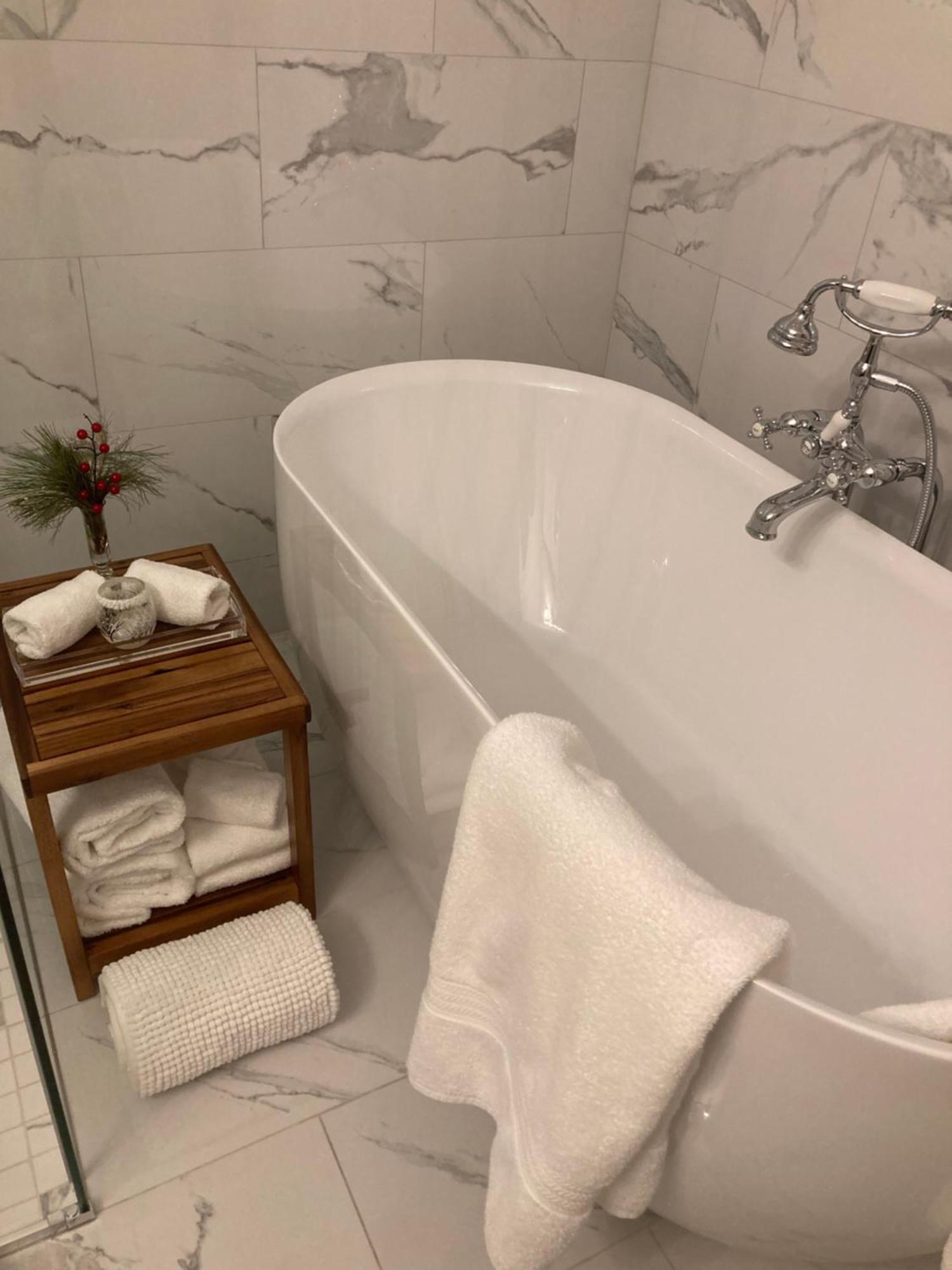 The Red House Fredericton Bed & Breakfast Ngoại thất bức ảnh