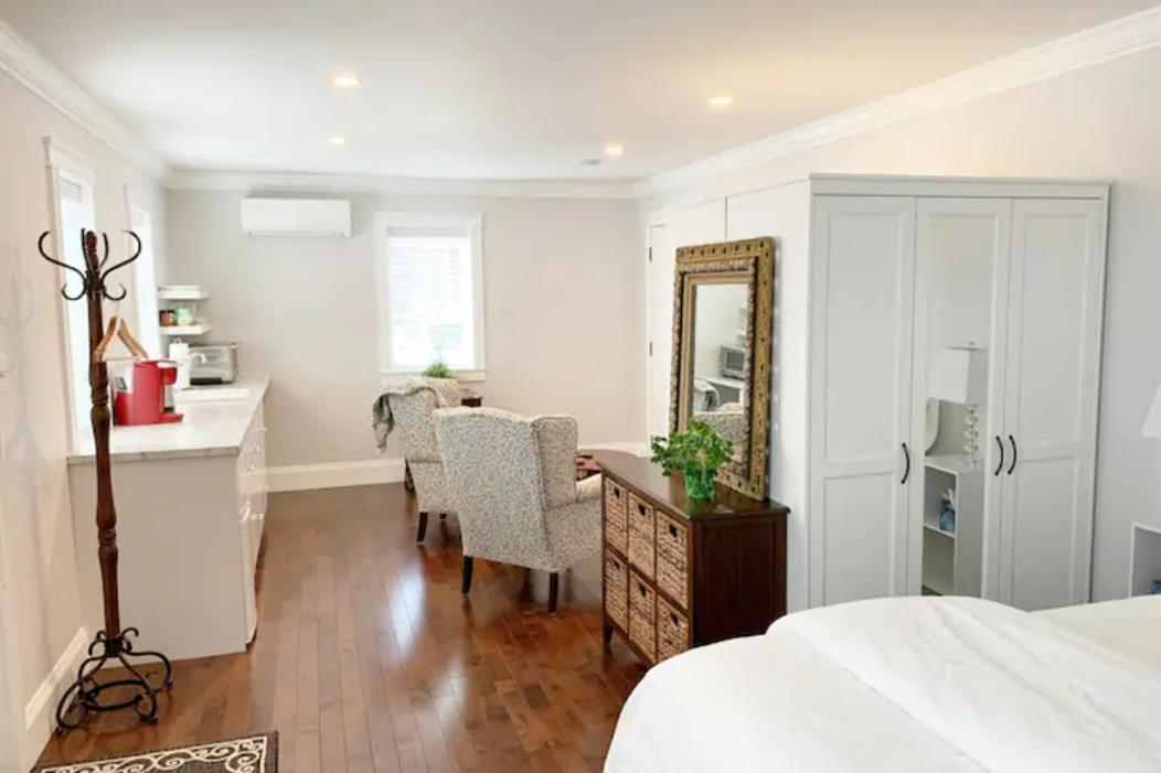 The Red House Fredericton Bed & Breakfast Ngoại thất bức ảnh
