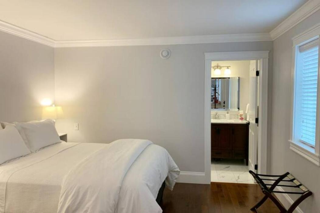 The Red House Fredericton Bed & Breakfast Phòng bức ảnh
